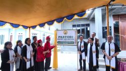 Sekda Sintang Resmikan Pastori Resort GKE, Ajak Jemaat Jaga Aset Gereja